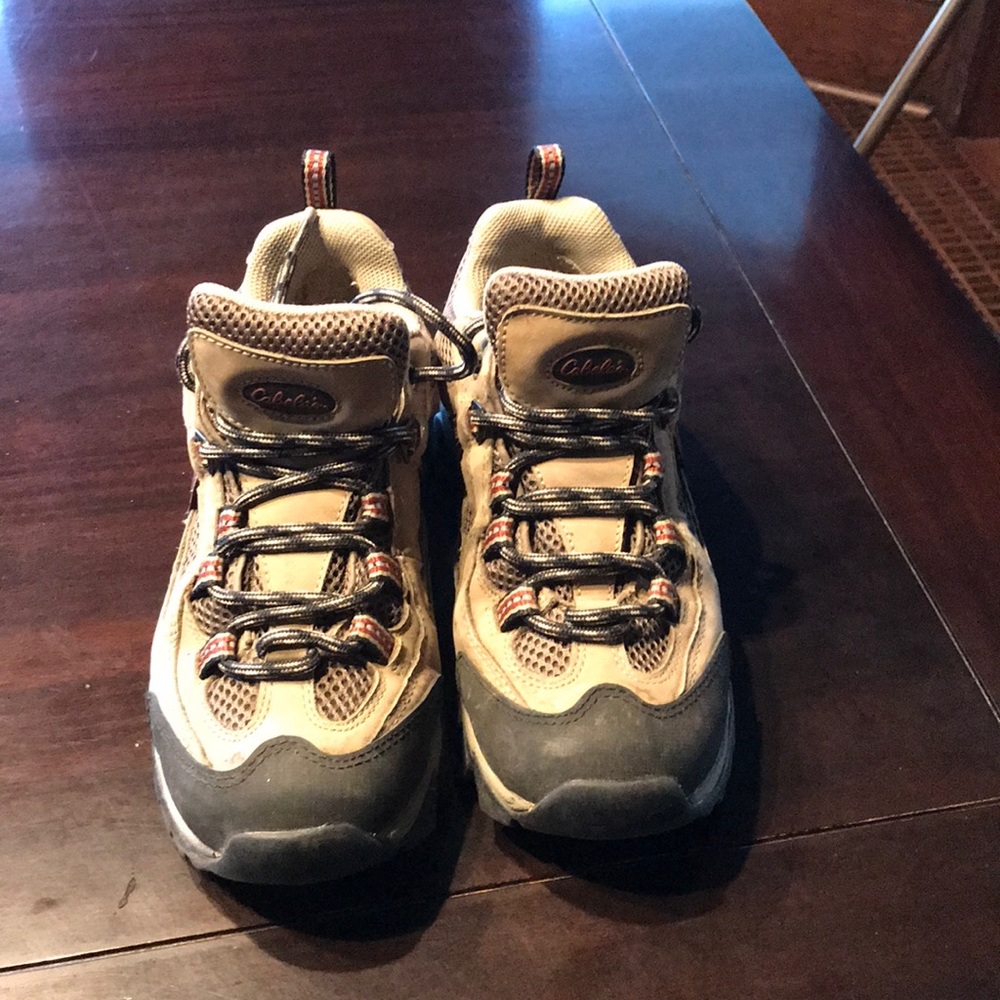 Cabellas hiking boot size 8